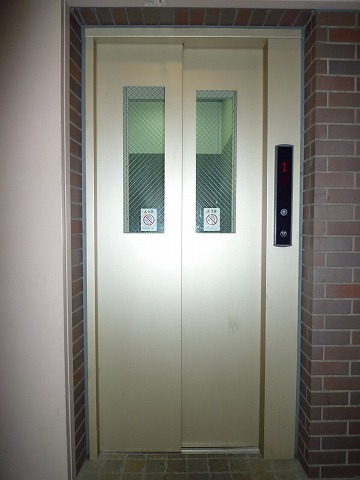 Entrance. Elevator