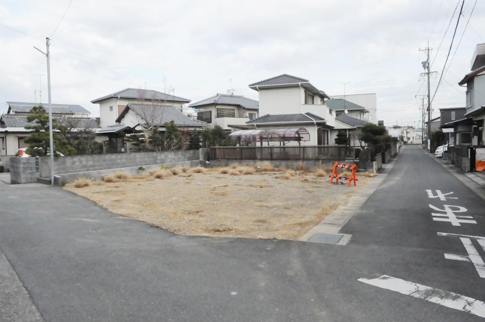 Local land photo. Local is a corner lot (December 2013 shooting)