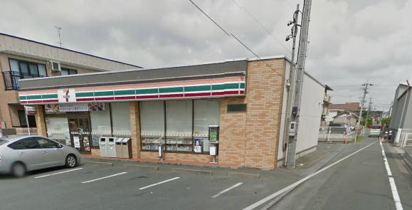 Convenience store. 533m to Seven-Eleven (convenience store)
