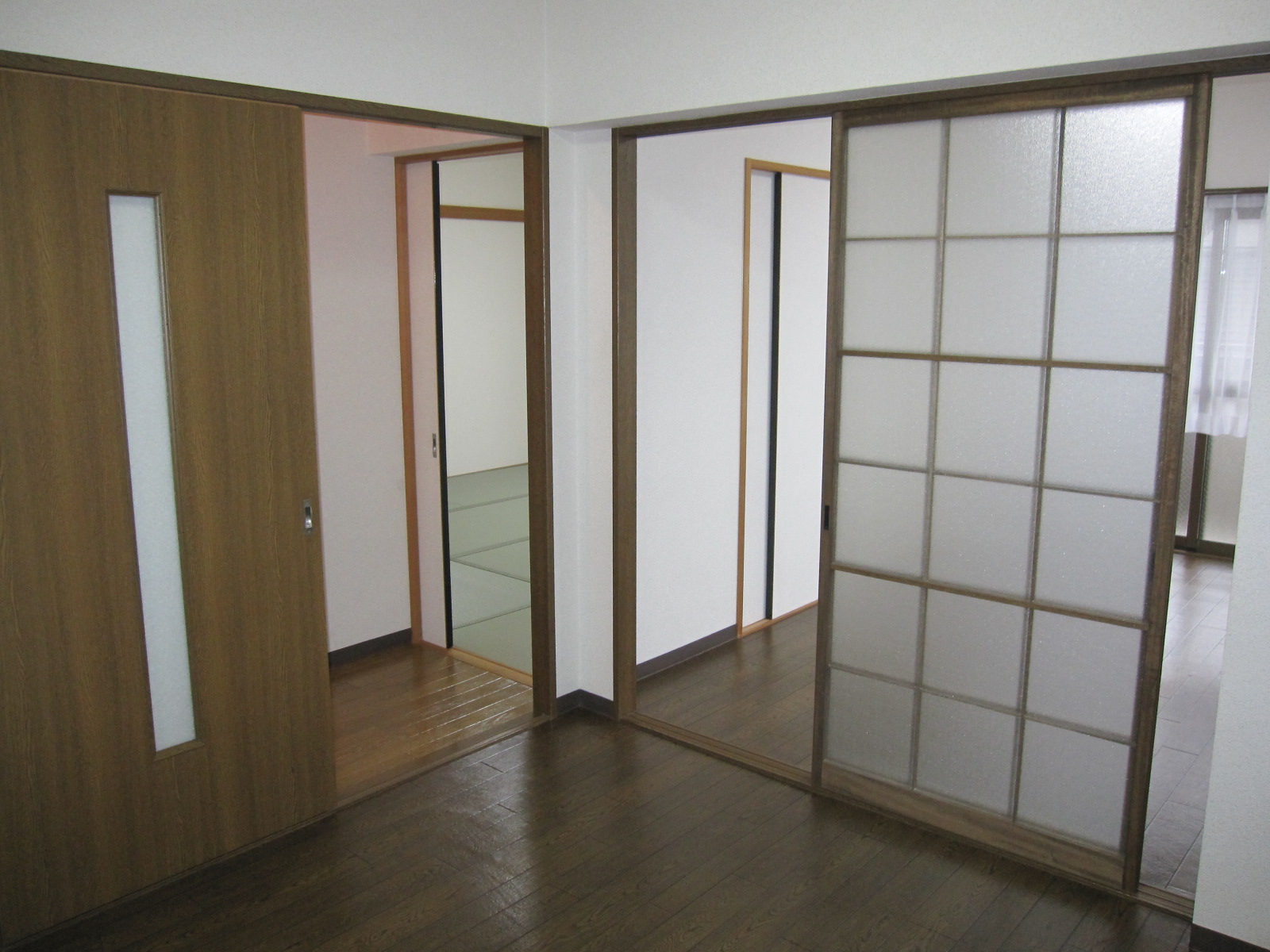 Living and room. The photograph is a room of the inverted type