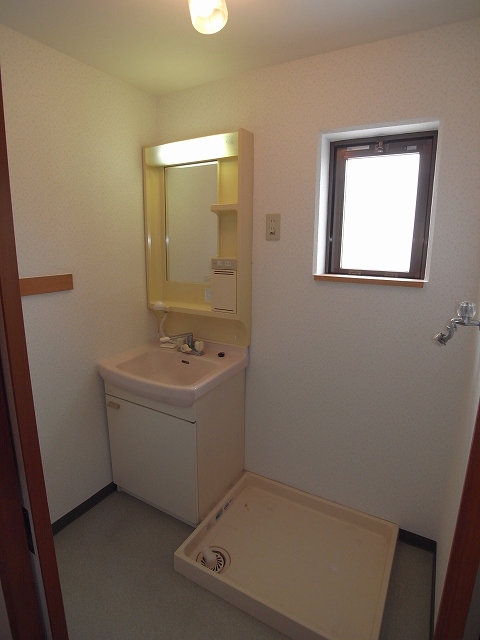Washroom. The same type (no window)