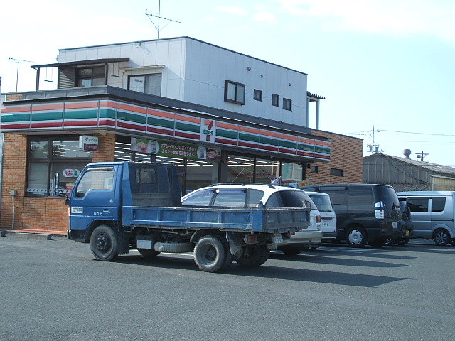 Convenience store. Seven-Eleven Iwata Tomigaoka store up (convenience store) 489m