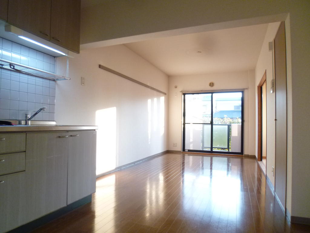 Living and room. LDK15.7 Pledge