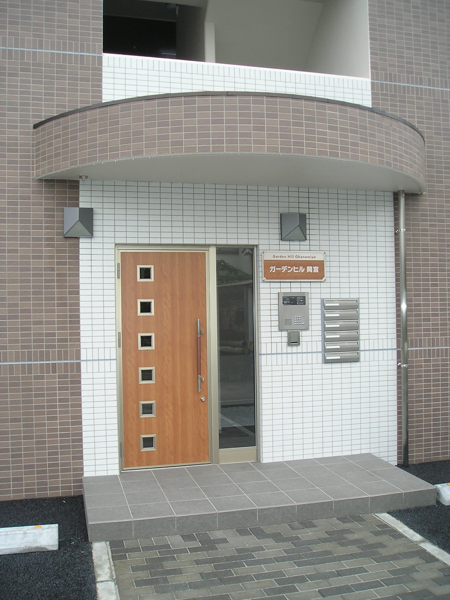 Entrance. Auto-lock of peace of mind