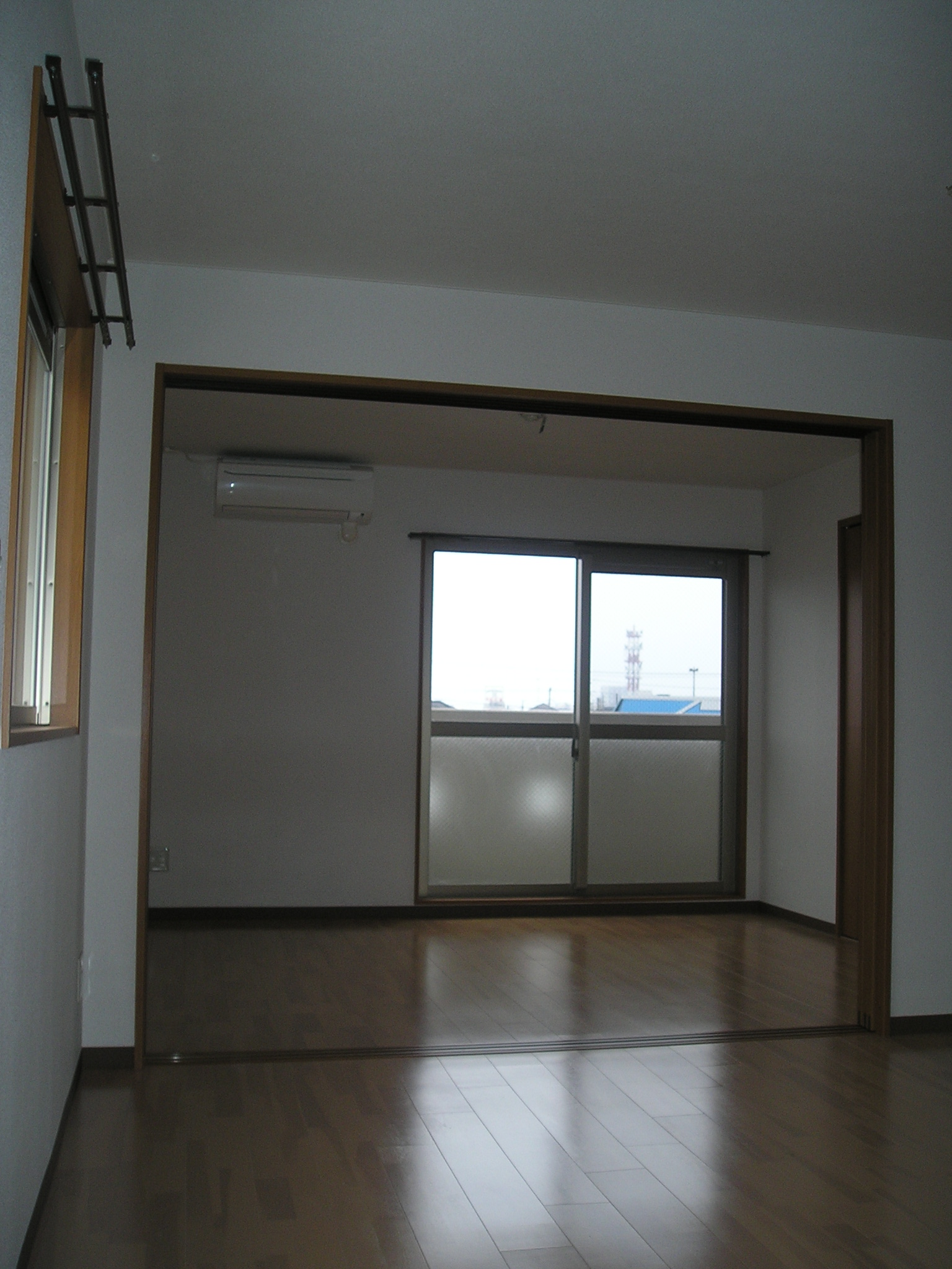 Living and room. In large LDK and to open the Western A