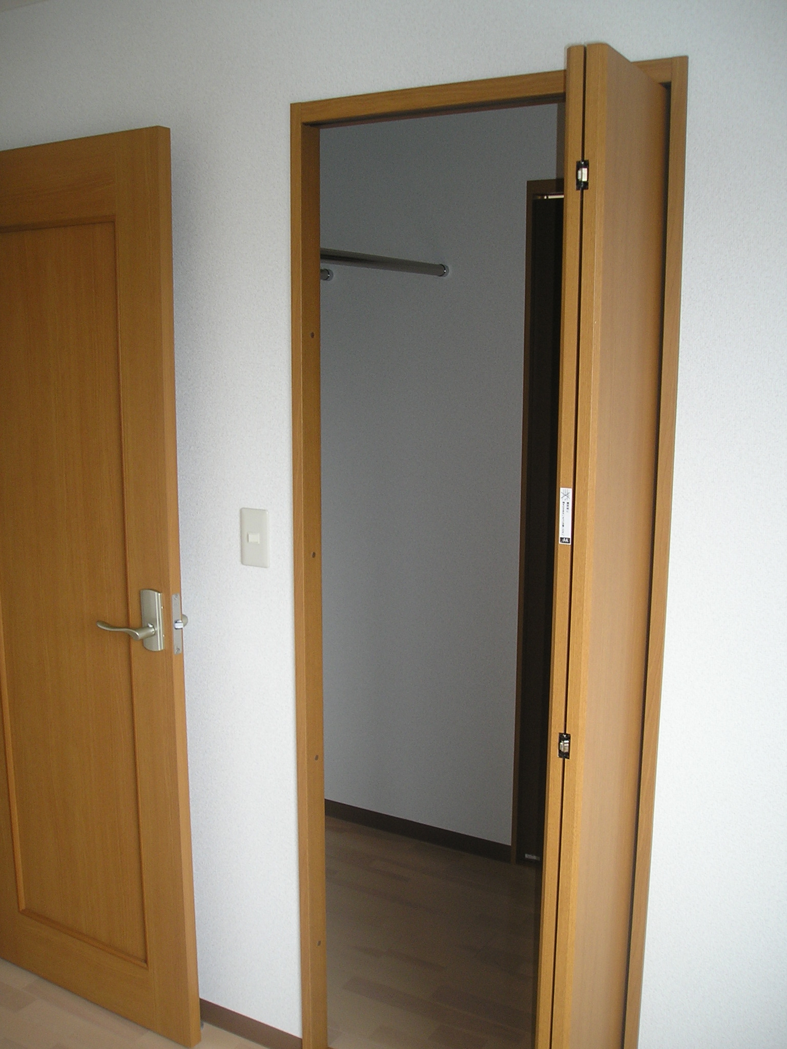 Receipt. Shared walk-through closet of Western-style A and Western B