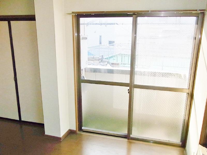 Living and room. Afternoon sun will come insert from window