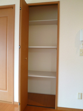 Receipt. It is storage that is attached to the LDK. Enter cleaner, etc..