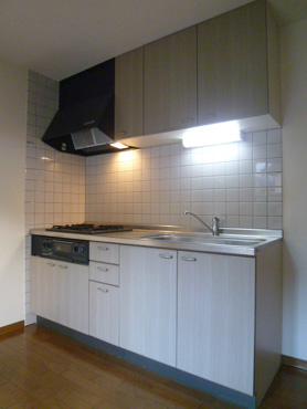 Kitchen. 3-neck with stove grill.