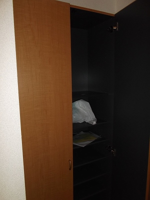 Entrance. With large cupboard