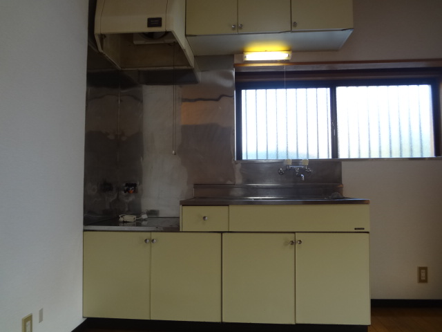 Kitchen.  ☆ Easy-to-use window kitchen ☆