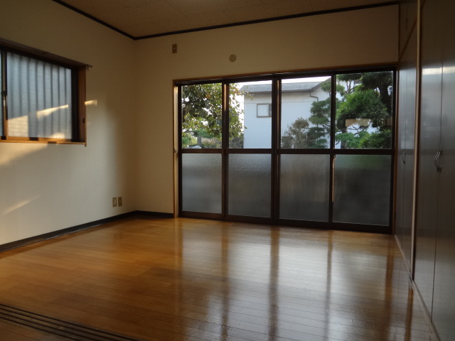 Living and room.  ☆ Day on the south-facing ・ Wind as good ☆