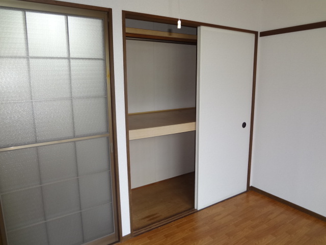 Receipt. Wide storage!