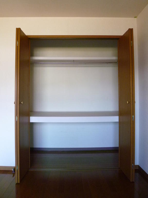 Receipt. North Western-style closet.