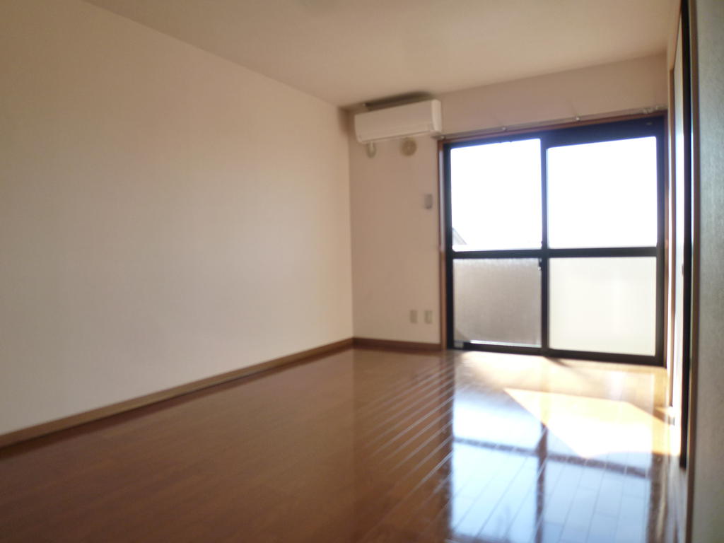 Living and room. LDK9.1 Pledge. Per day is good on the south-facing.