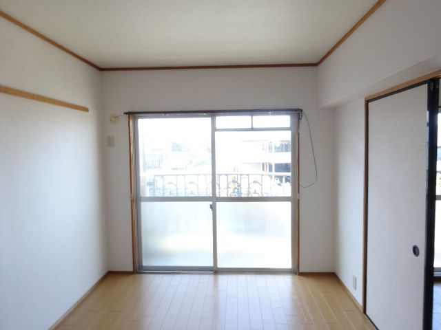 Living and room. With storage Interoceanic