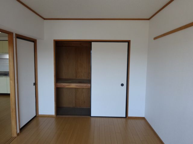 Living and room. Seasonal also enter storage