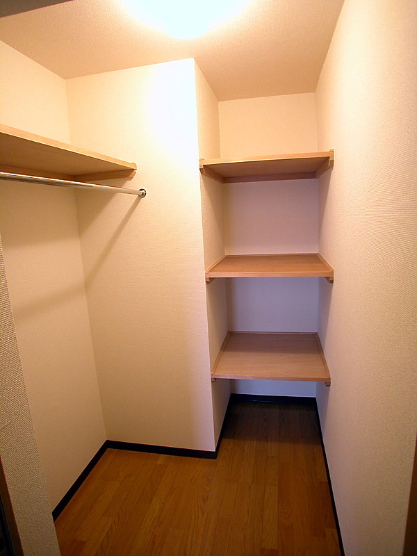 Receipt. Walk-in closet