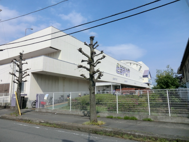 Supermarket. 400m to Espot (Super)