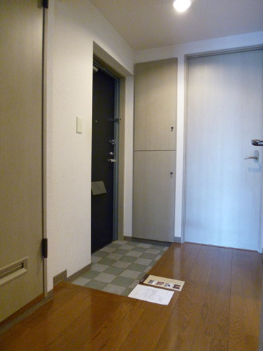 Entrance. There cupboard