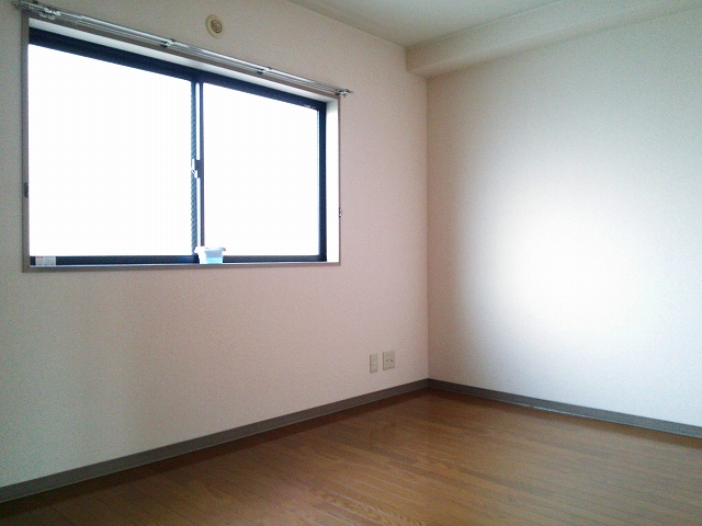 Other room space. Northern chamber 6 Pledge