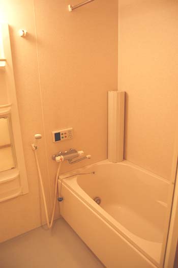 Bath. Bathroom. It is with happy Reheating function.