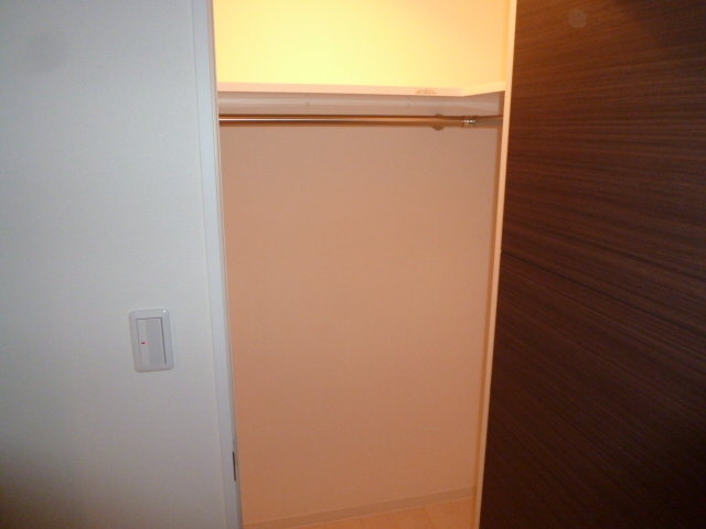 Receipt. Walk-in closet