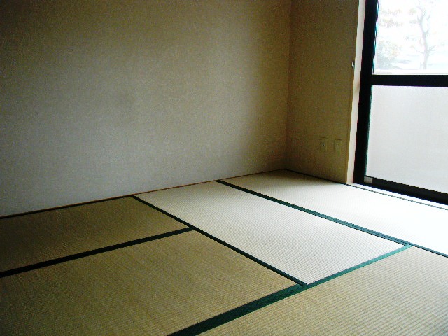 Other room space. Japanese-style room to settle