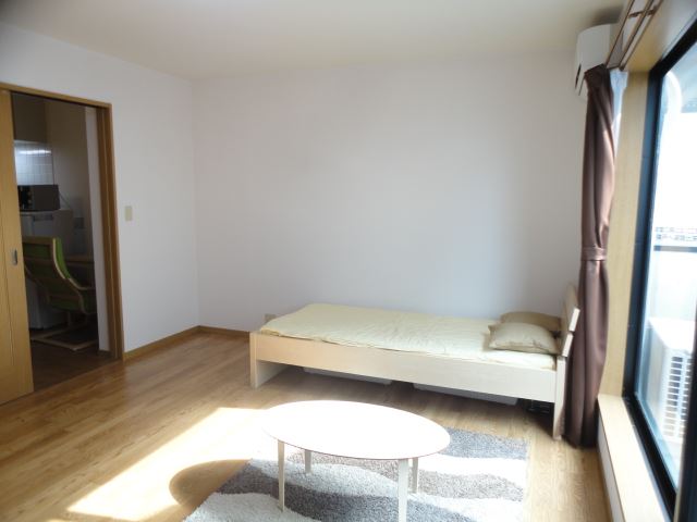 Living and room. 9 Pledge of spacious living! !