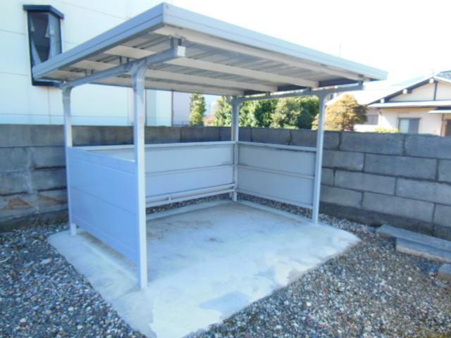 Other common areas. You can go to your shopping by bicycle to Seiyu Matsunaga shop