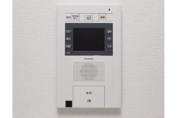 Security.  [Hands-free intercom with color monitor] Convenient hands-free intercom that can talk to without a handset. Color image of a set intercom ・ voice, In front of each dwelling unit entrance you can double check of voice (same specifications)