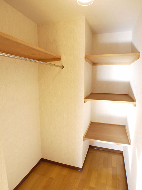 Receipt. Walk-in closet