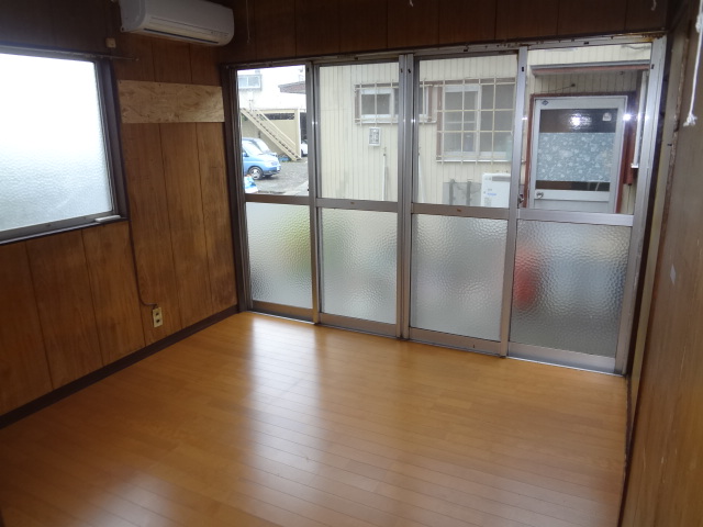 Living and room. Flooring!