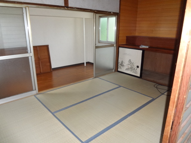 Other room space. Japanese-style room 6 quires!