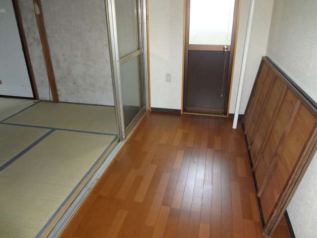 Other room space. Western-style 3 Pledge!