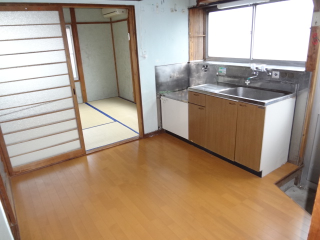 Other room space. Flooring!