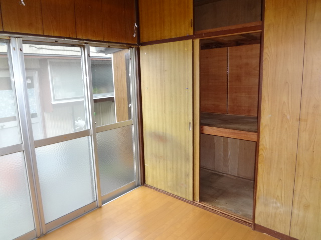 Other room space. Wide storage!