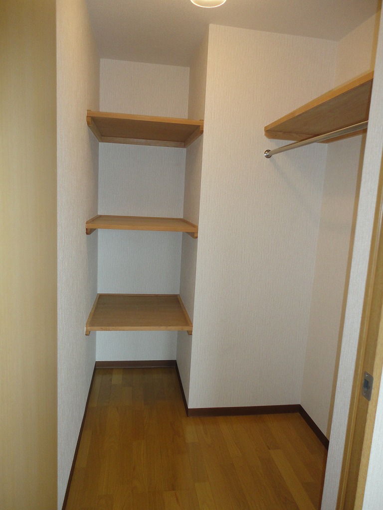 Receipt. Walk-in closet