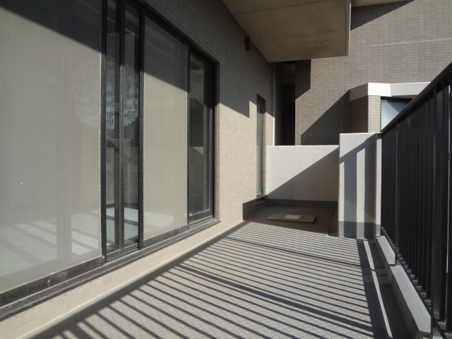 Balcony.  ☆ Wide three-sided balcony ☆