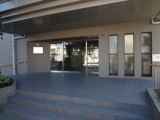 Entrance.  ☆ Entrance with automatic door ☆