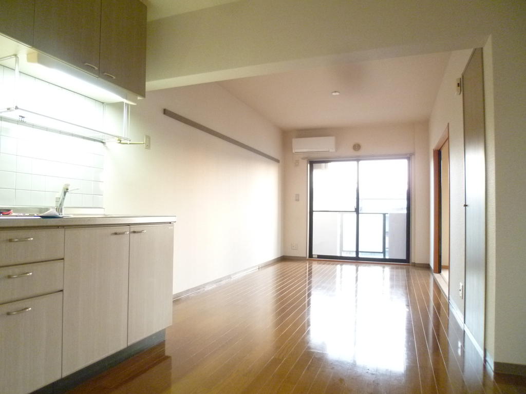 Living and room. LDK15.7 Pledge