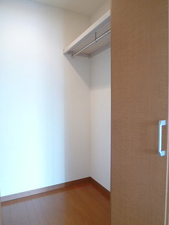 Receipt. Walk-in closet