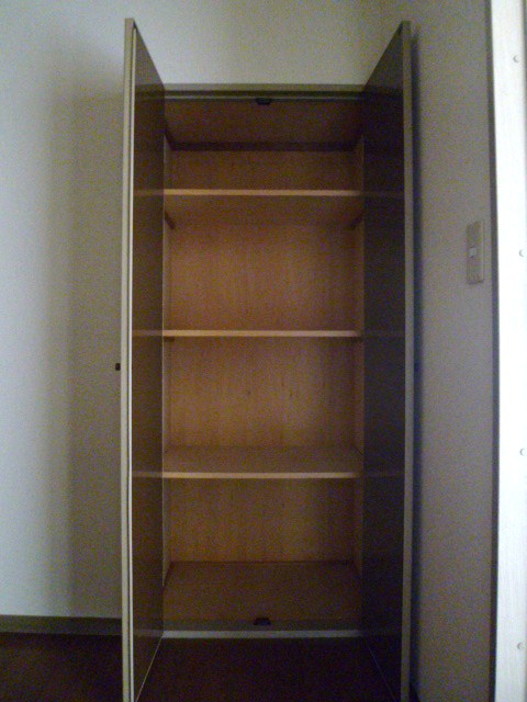 Receipt. Compartment that houses the daily necessities, etc.