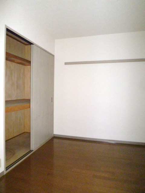 Other room space. Service room