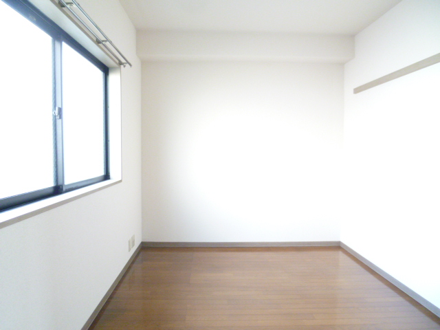 Other room space. Northern chamber 6 Pledge