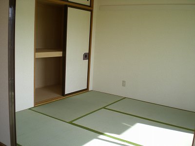 Living and room. Closet with between 1 The Japanese