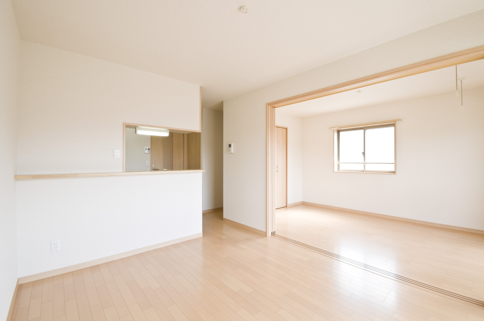 Living and room. LDK10.6 Pledge and Western 6.8 Pledge