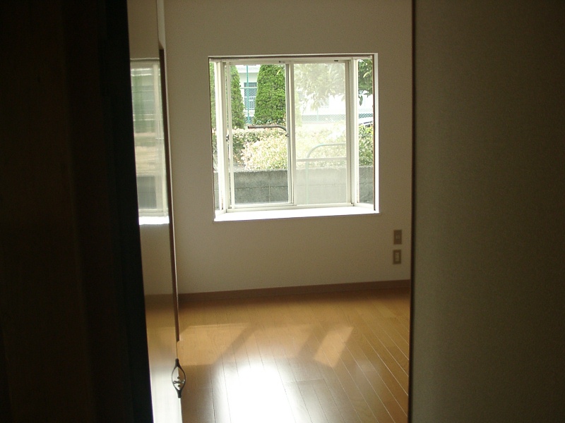 Other room space. bay window