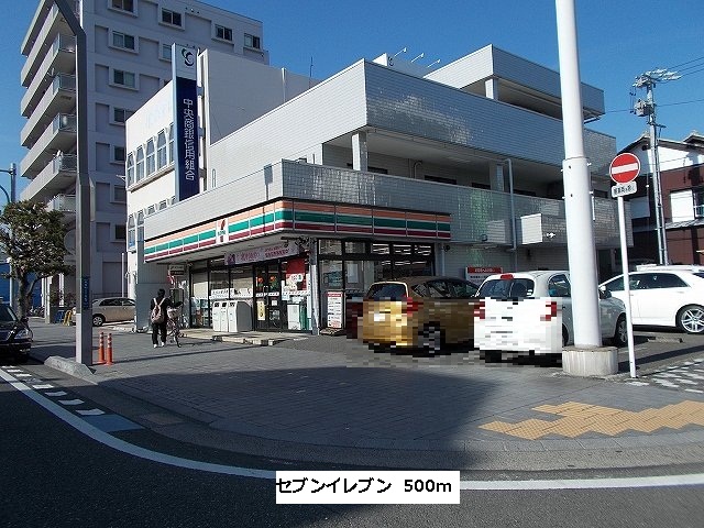 Convenience store. 500m to Seven-Eleven (convenience store)