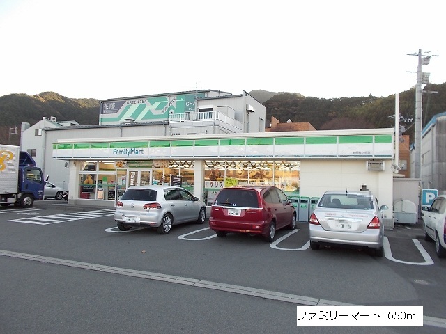 Convenience store. 650m to Family Mart (convenience store)